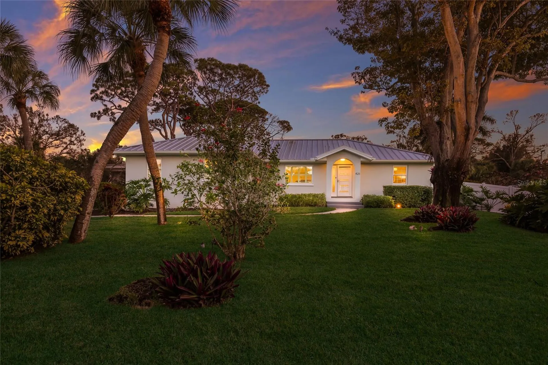 428 Sapphire Drive Sarasota FL 34234