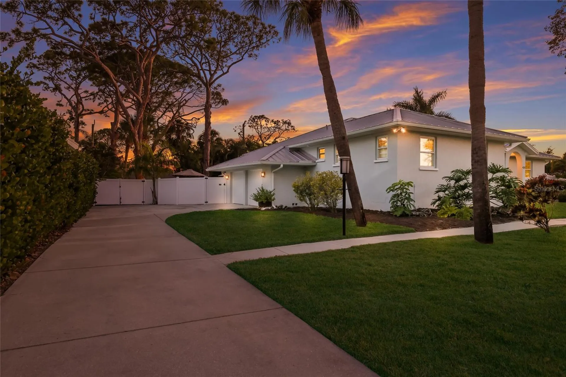 428 Sapphire Drive Sarasota FL 34234