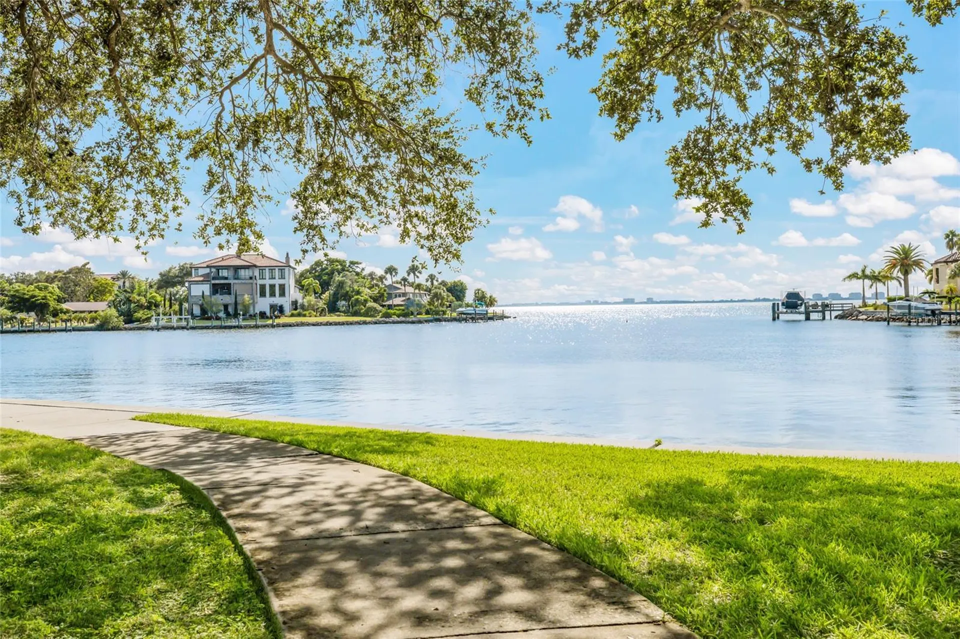 428 Sapphire Drive Sarasota FL 34234