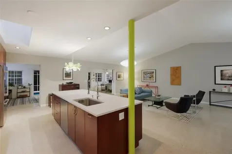 428 Sapphire Drive Sarasota FL 34234