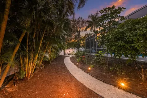 428 Sapphire Drive Sarasota FL 34234