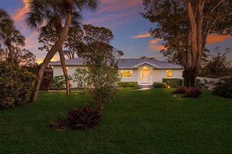 428 Sapphire Drive Sarasota FL 34234
