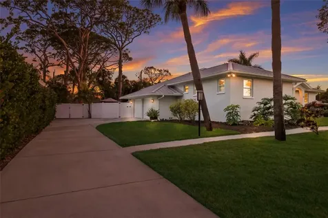 428 Sapphire Drive Sarasota FL 34234