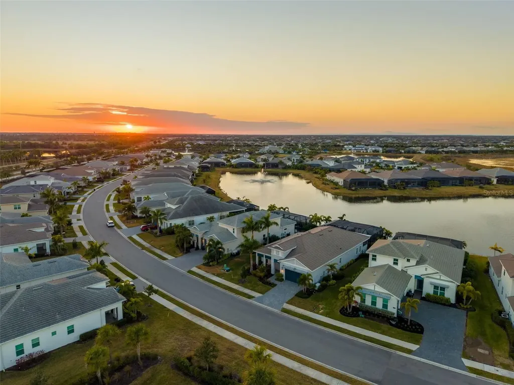 8134 Redonda Loop Lakewood Ranch FL 34202