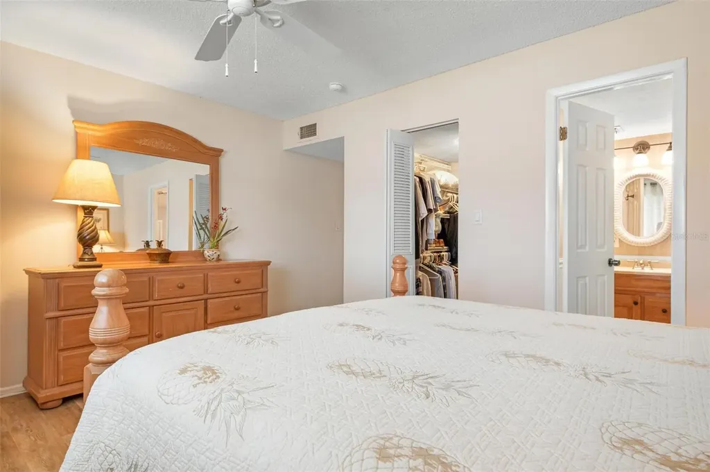 9527 Azure Cove Bradenton FL 34210