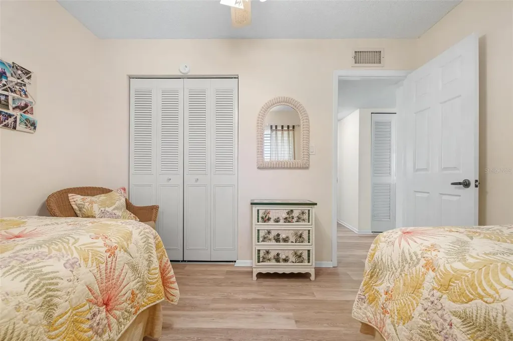 9527 Azure Cove Bradenton FL 34210