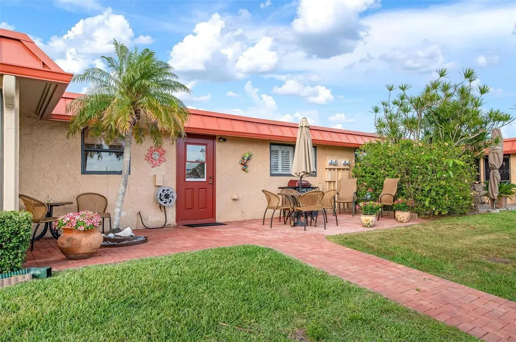 9527 Azure Cove Bradenton FL 34210