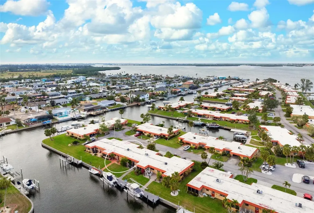 9527 Azure Cove Bradenton FL 34210