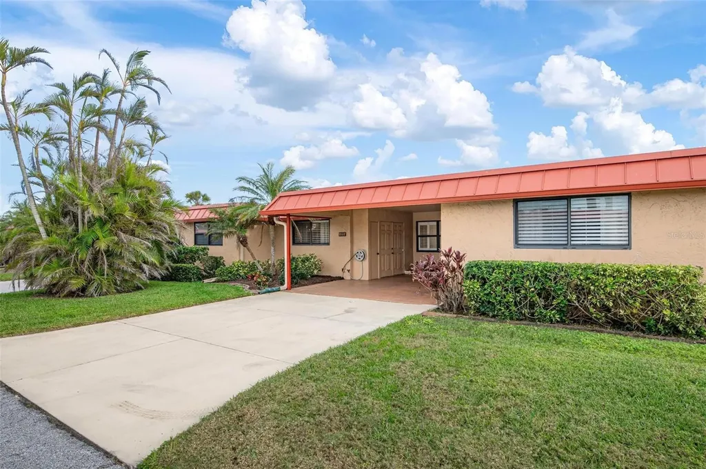 9527 Azure Cove Bradenton FL 34210