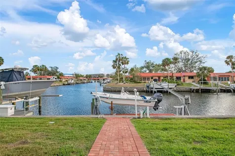 9527 Azure Cove Bradenton FL 34210