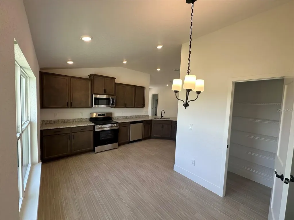 12606 NE 48th Street Oxford FL 34484