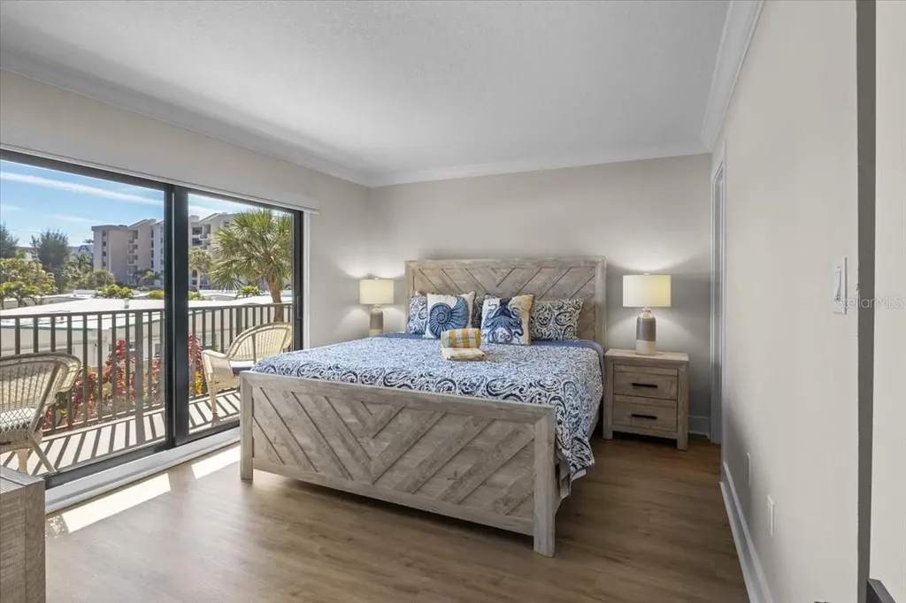 6326 Midnight Pass Road Sarasota FL 34242