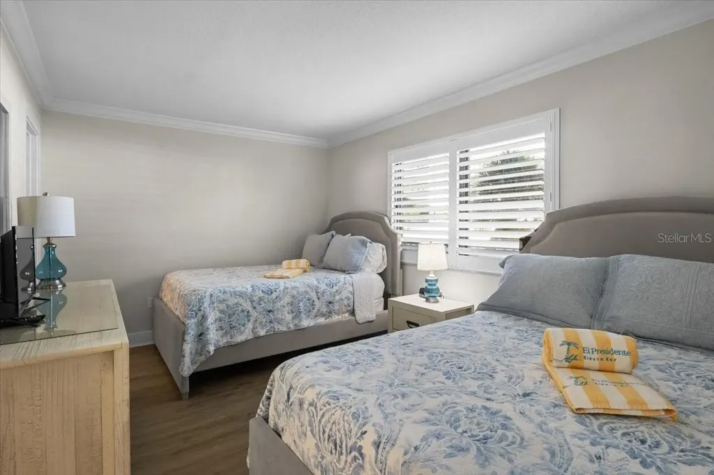 6326 Midnight Pass Road Sarasota FL 34242