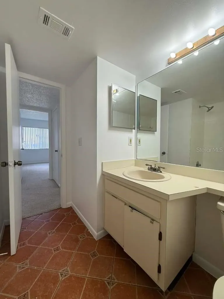 5333 Vineland Road Orlando FL 32811
