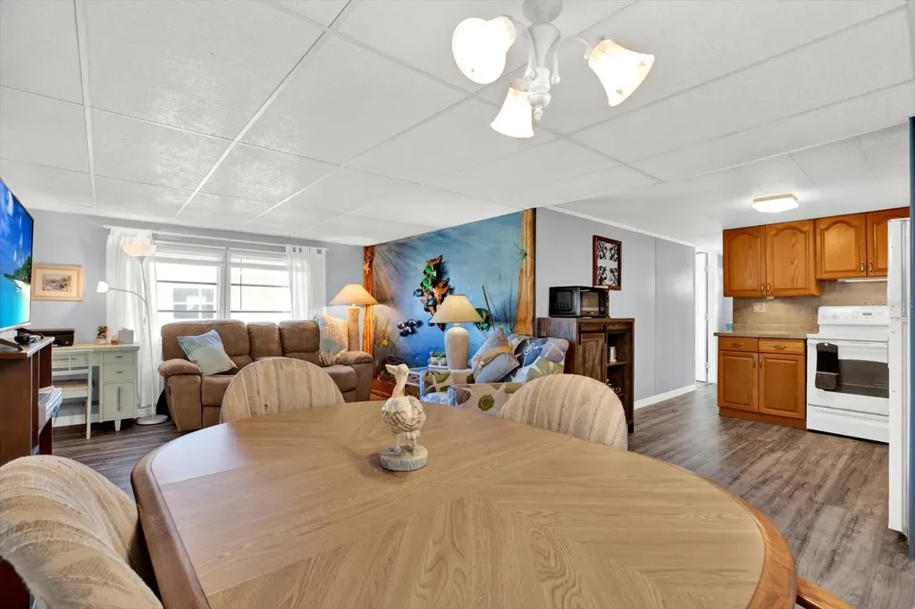 7880 54th Avenue N St Petersburg FL 33709