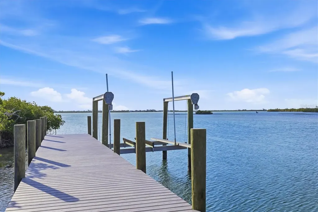 1910 Oregon Trail Englewood FL 34224