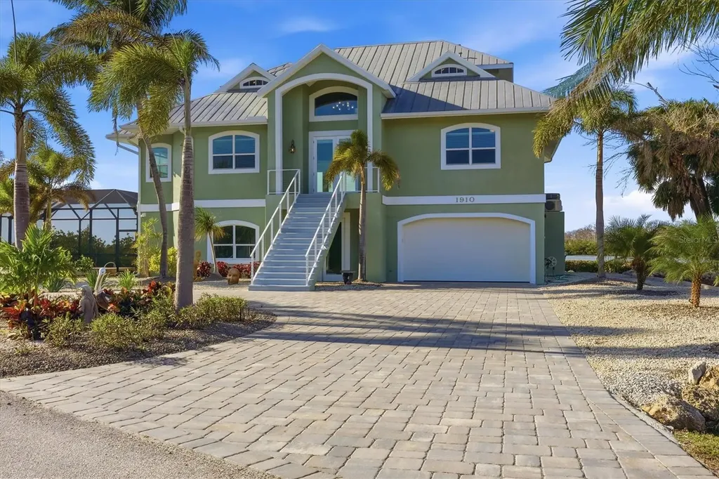 1910 Oregon Trail Englewood FL 34224