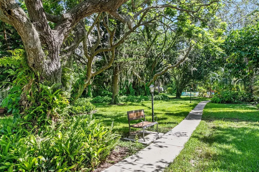 611 Woodlawn Drive Bradenton FL 34210