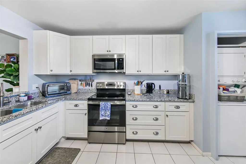 611 Woodlawn Drive Bradenton FL 34210