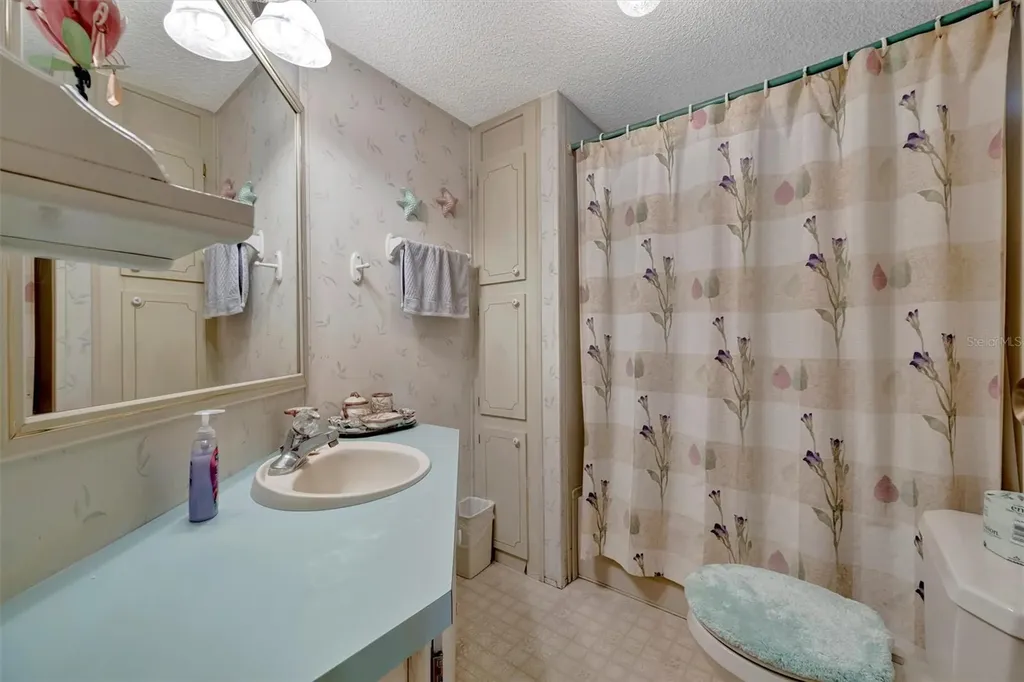106 N Saint George Circle Apollo Beach FL 33572