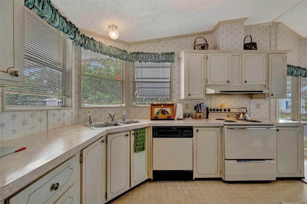 106 N Saint George Circle Apollo Beach FL 33572