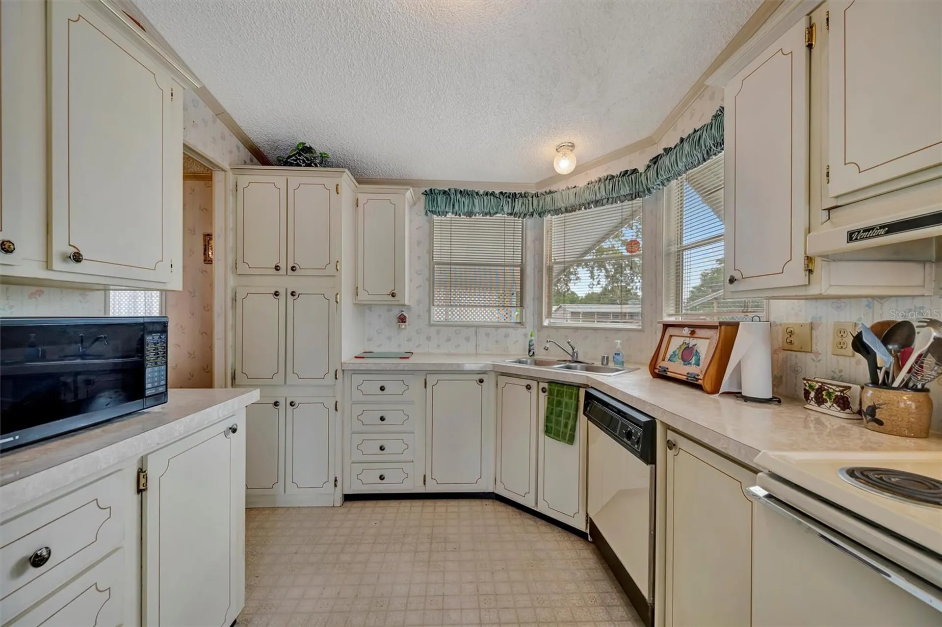 106 N Saint George Circle Apollo Beach FL 33572
