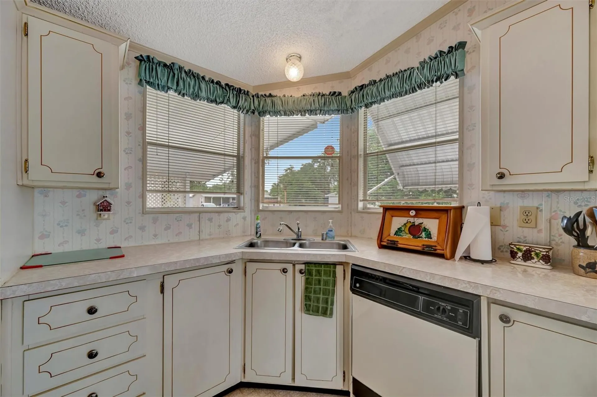 106 N Saint George Circle Apollo Beach FL 33572