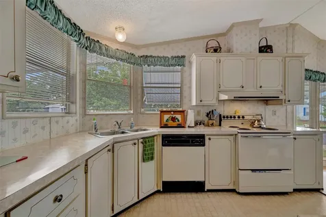 106 N Saint George Circle Apollo Beach FL 33572