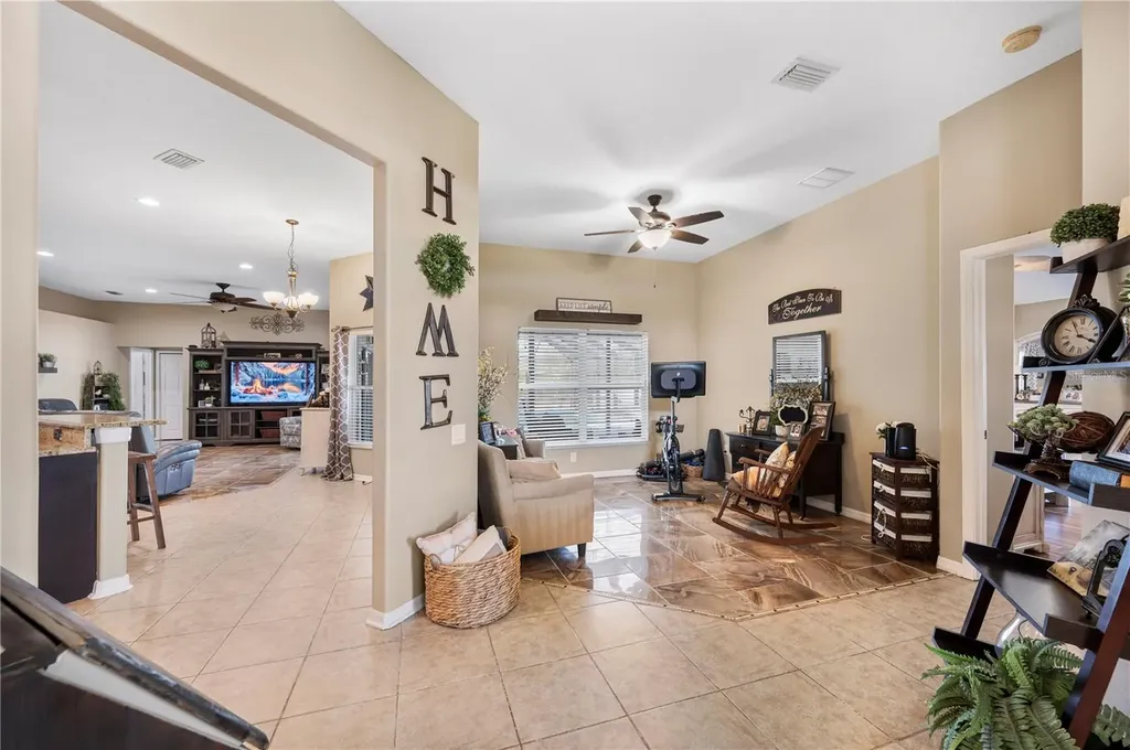 4403 Avondale Groves Street Plant City FL 33567