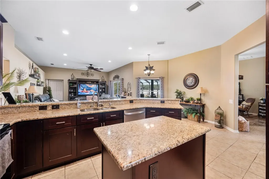 4403 Avondale Groves Street Plant City FL 33567