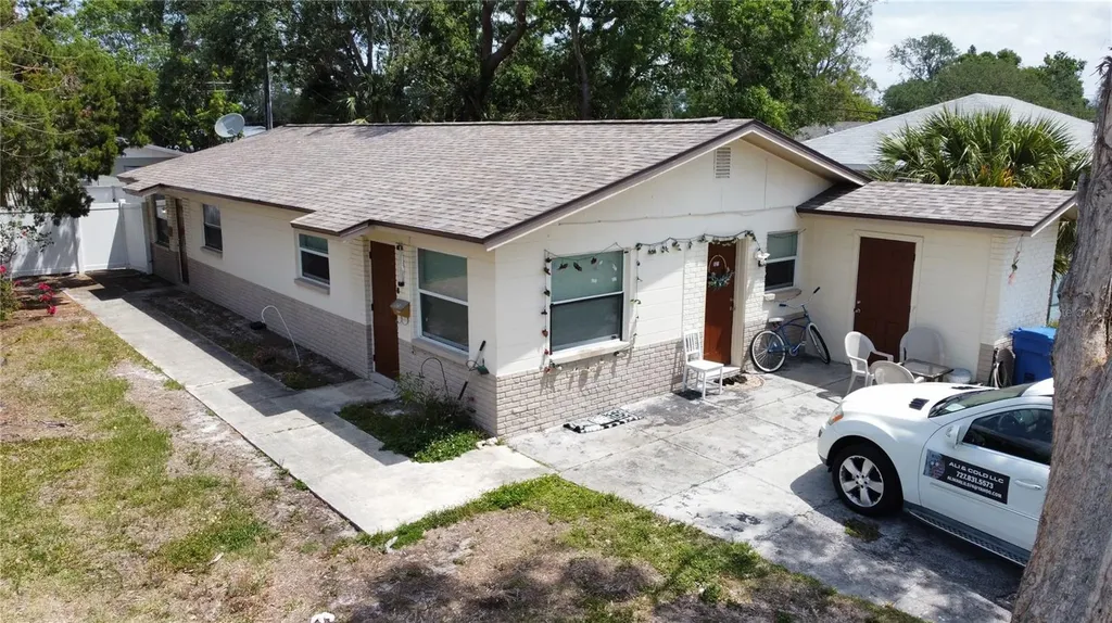 521 88th Avenue N St Petersburg FL 33702
