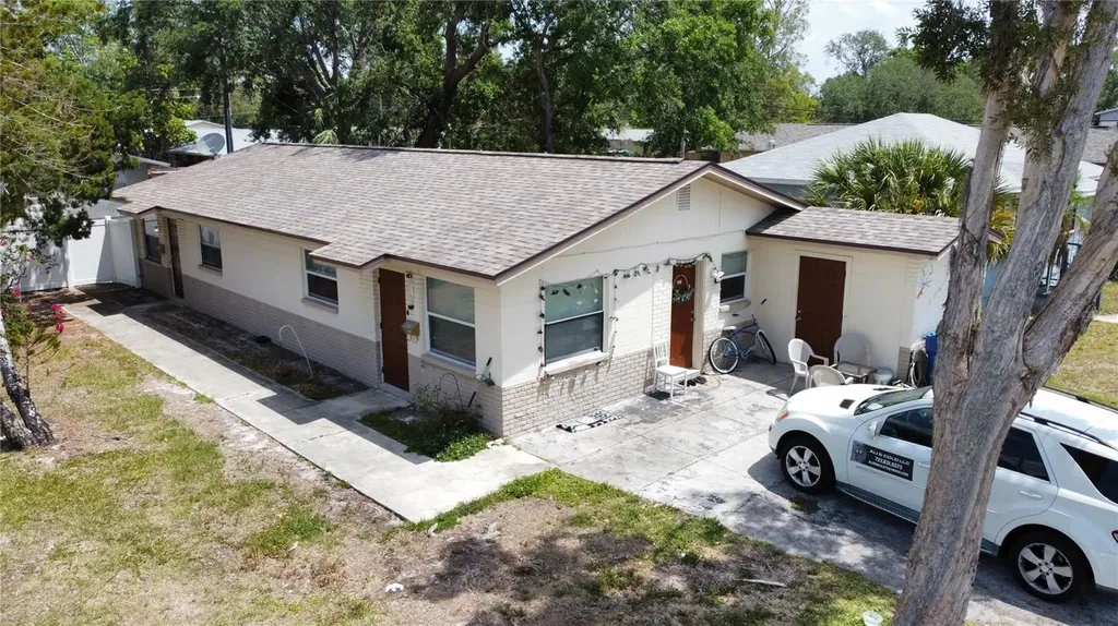 521 88th Avenue N St Petersburg FL 33702