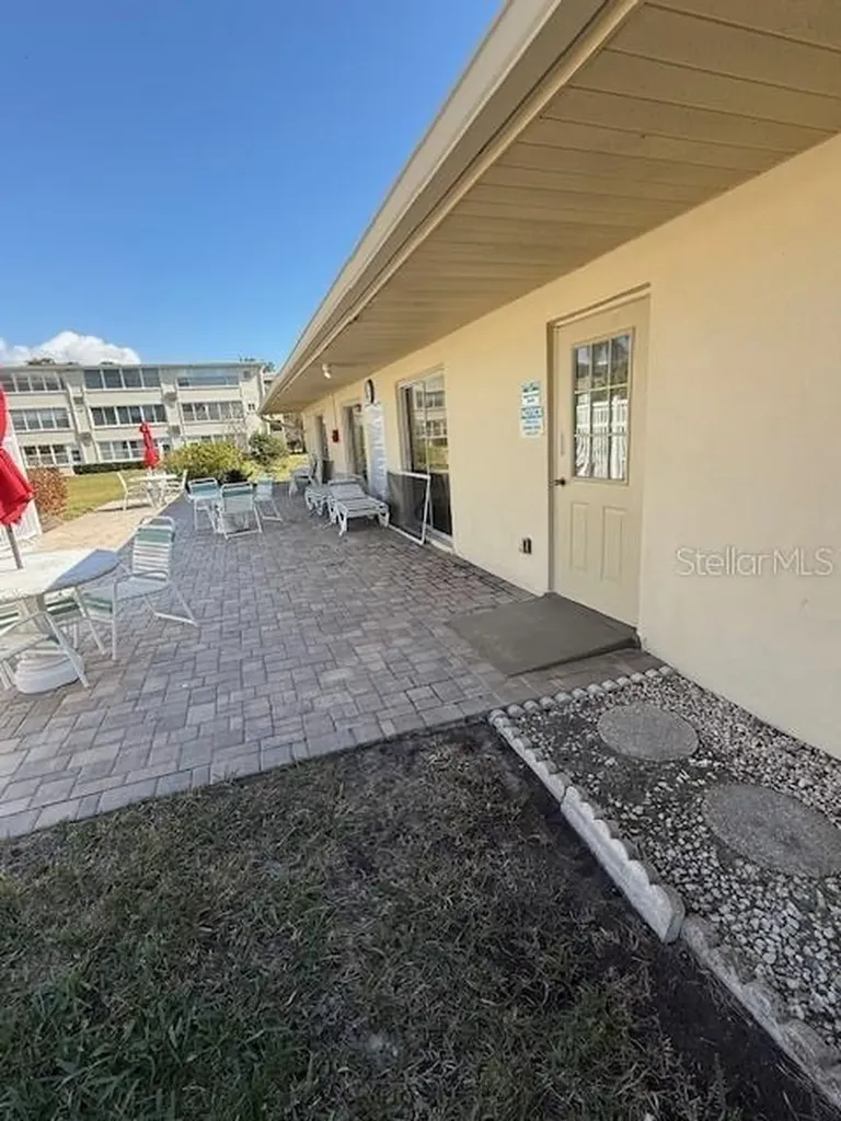 1051 79th Avenue N St Petersburg FL 33702