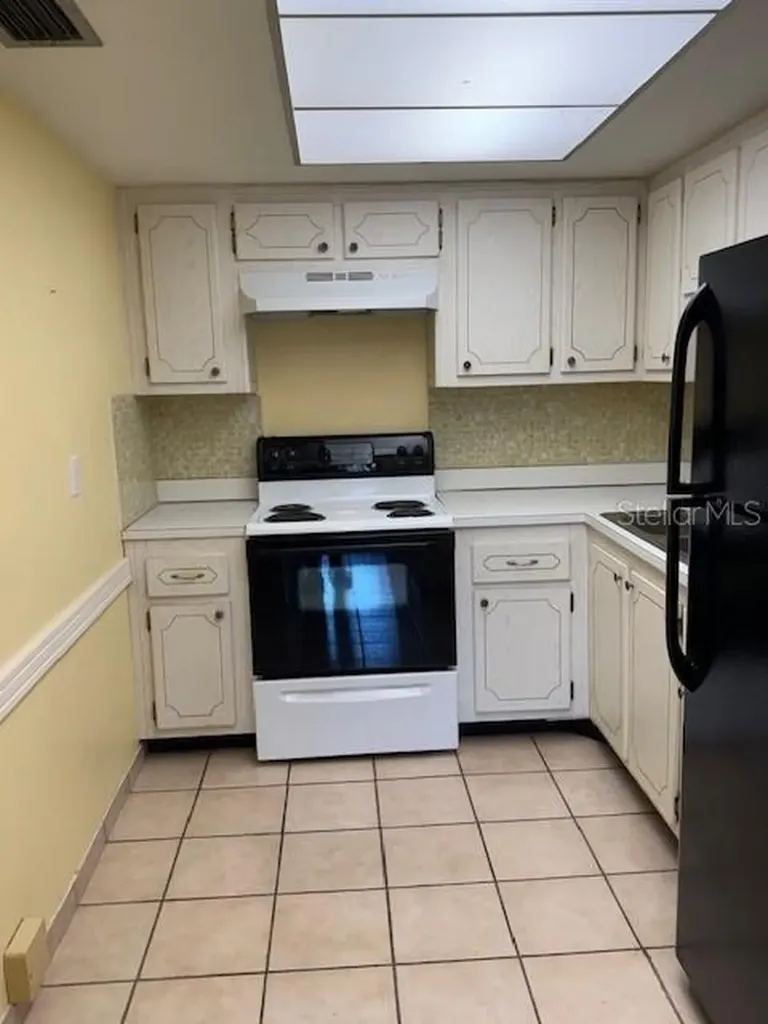 1051 79th Avenue N St Petersburg FL 33702