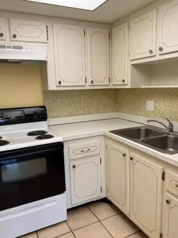 1051 79th Avenue N St Petersburg FL 33702