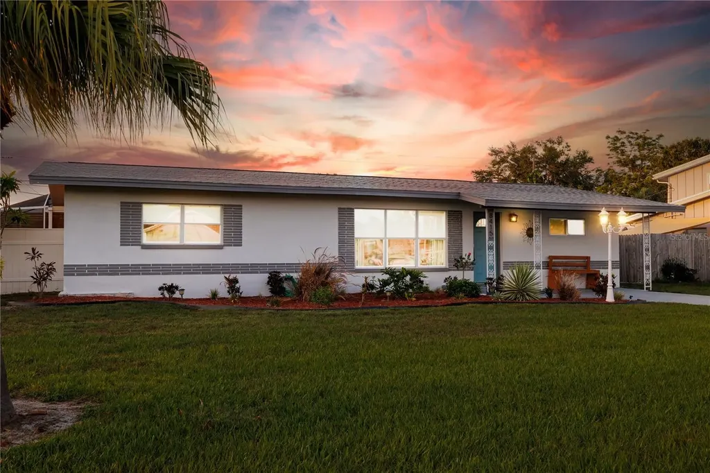 8415 Iris Avenue Seminole FL 33777