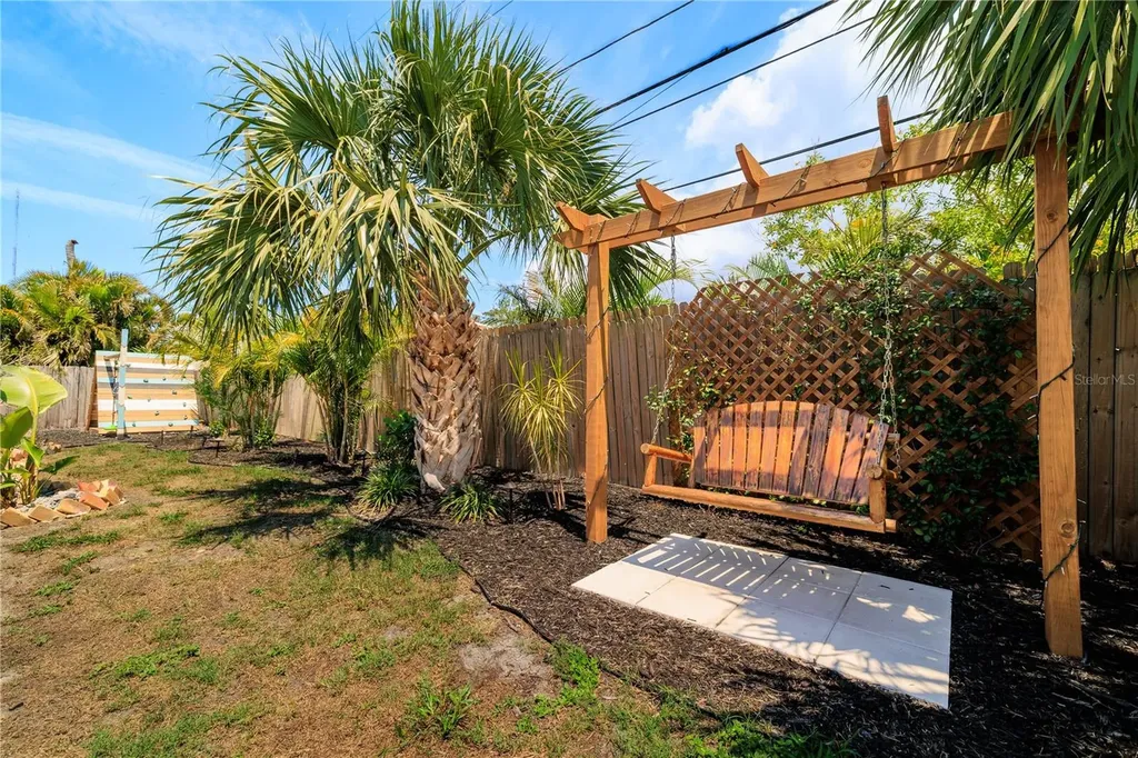 8415 Iris Avenue Seminole FL 33777