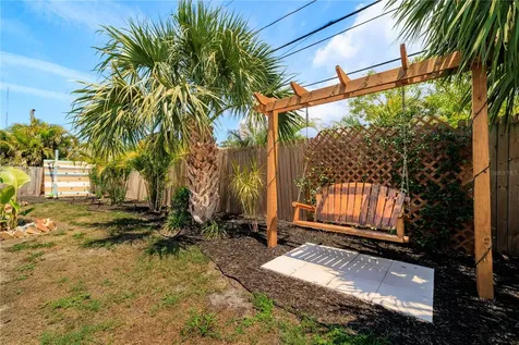 8415 Iris Avenue Seminole FL 33777