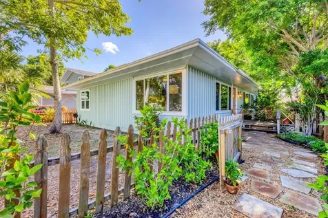 3734 Iroquois Avenue Sarasota FL 34234