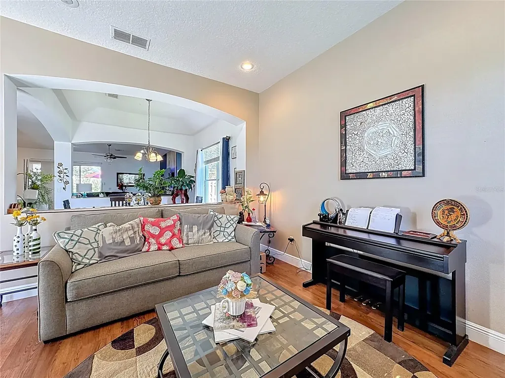 8463 Dover View Lane Orlando FL 32829