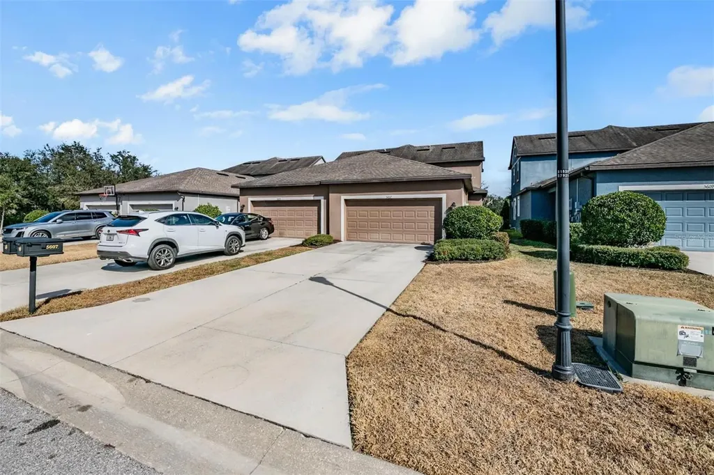 5607 Hometown Lane Lithia FL 33547