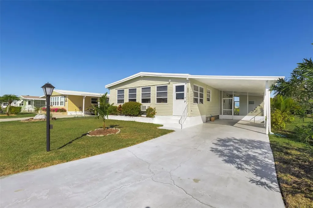 537 La Playa Circle North Port FL 34287