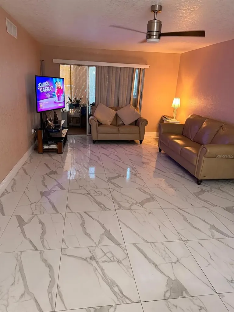 3813 S Lake Drive Tampa FL 33614