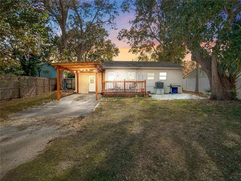 441 40th Avenue NE St Petersburg FL 33703
