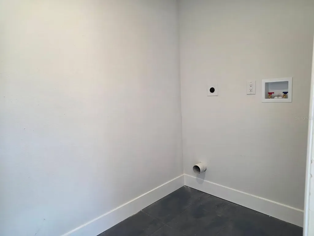 535 Romano Avenue Orlando FL 32807
