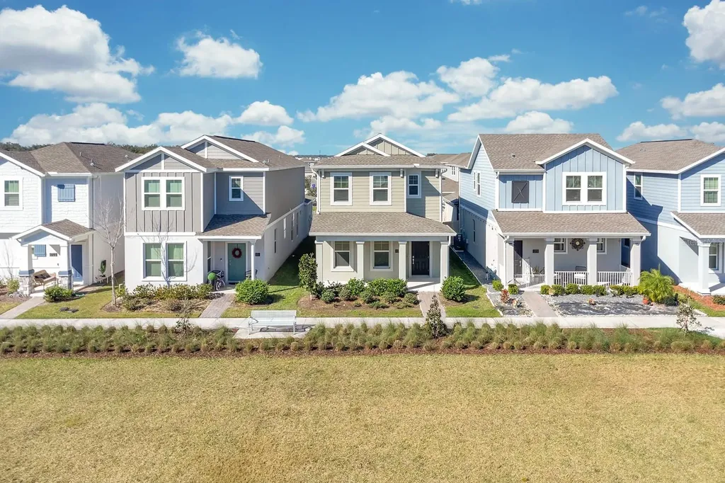 1715 Happiness Row Kissimmee FL 34744