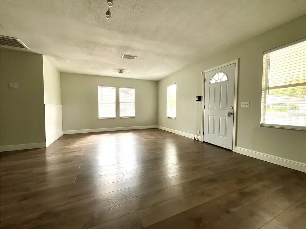 8507 N Edison Tampa FL 33604