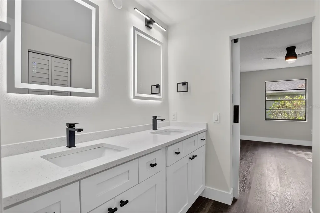 5014 Barrington Circle Sarasota FL 34234