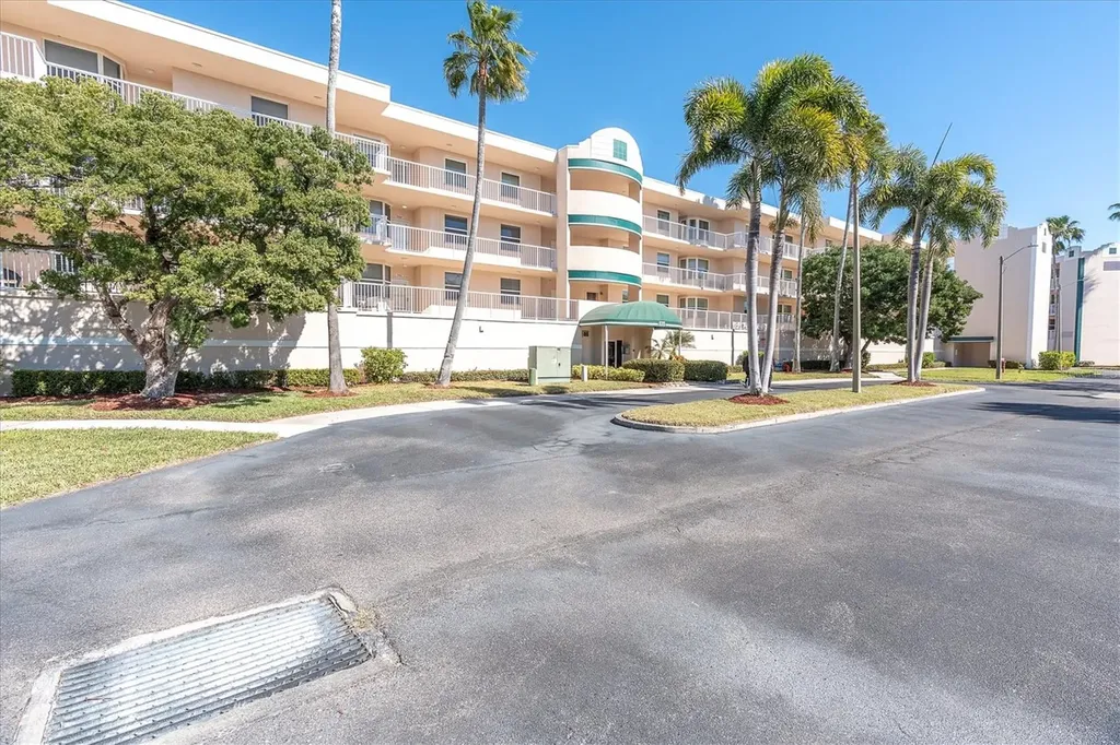 6315 Shoreline Drive Seminole FL 33708