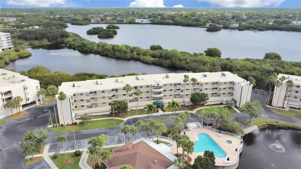 6315 Shoreline Drive Seminole FL 33708